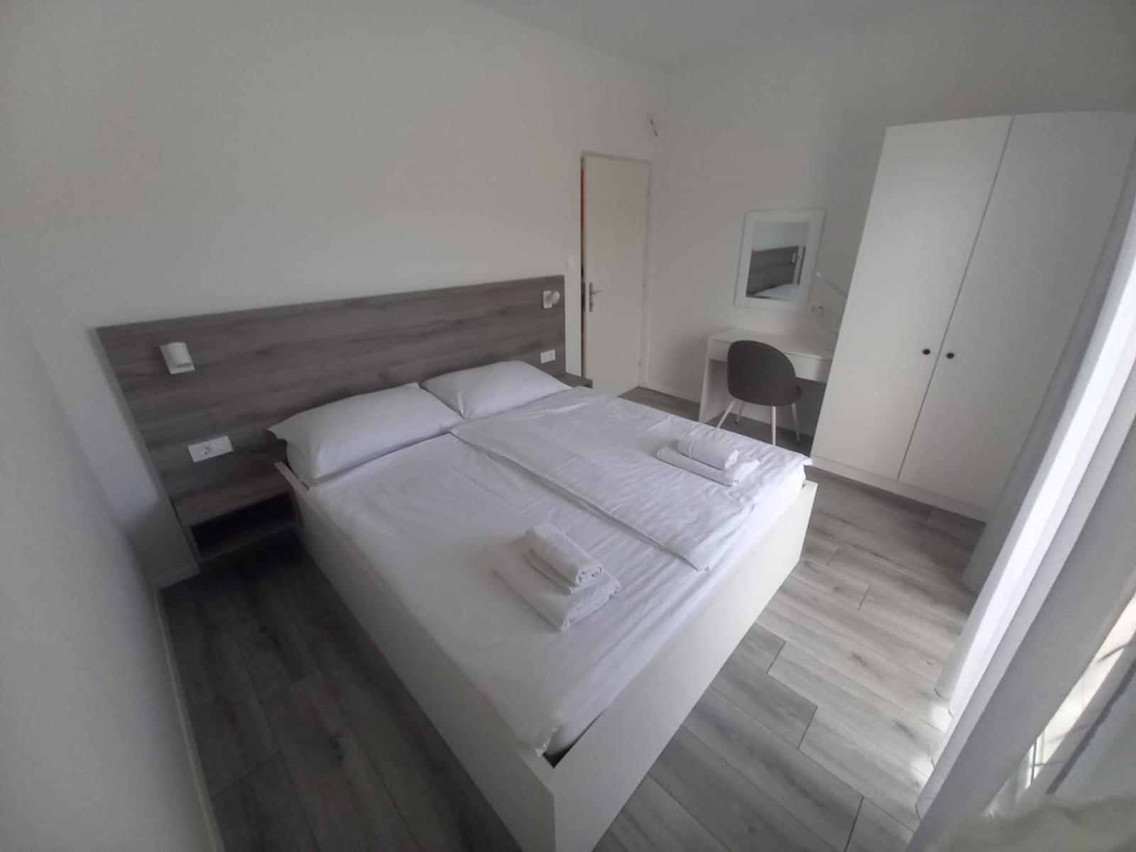 Apartman Stela Rab Town Buitenkant foto
