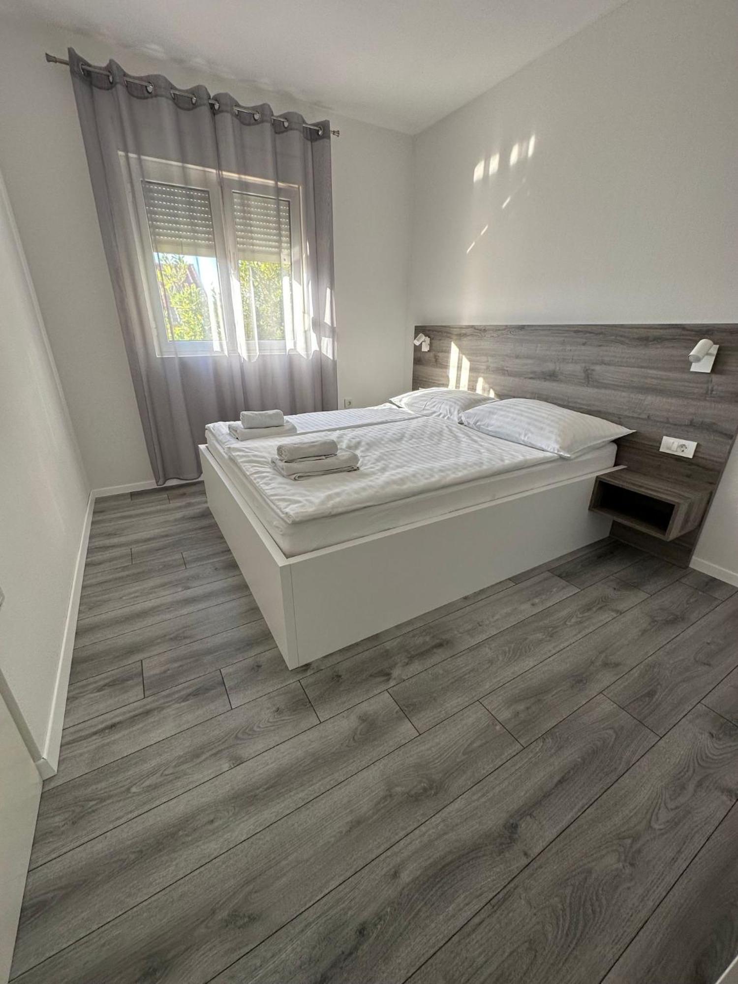 Apartman Stela Rab Town Buitenkant foto